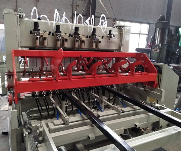 our latest welded wire mesh making machine for selling